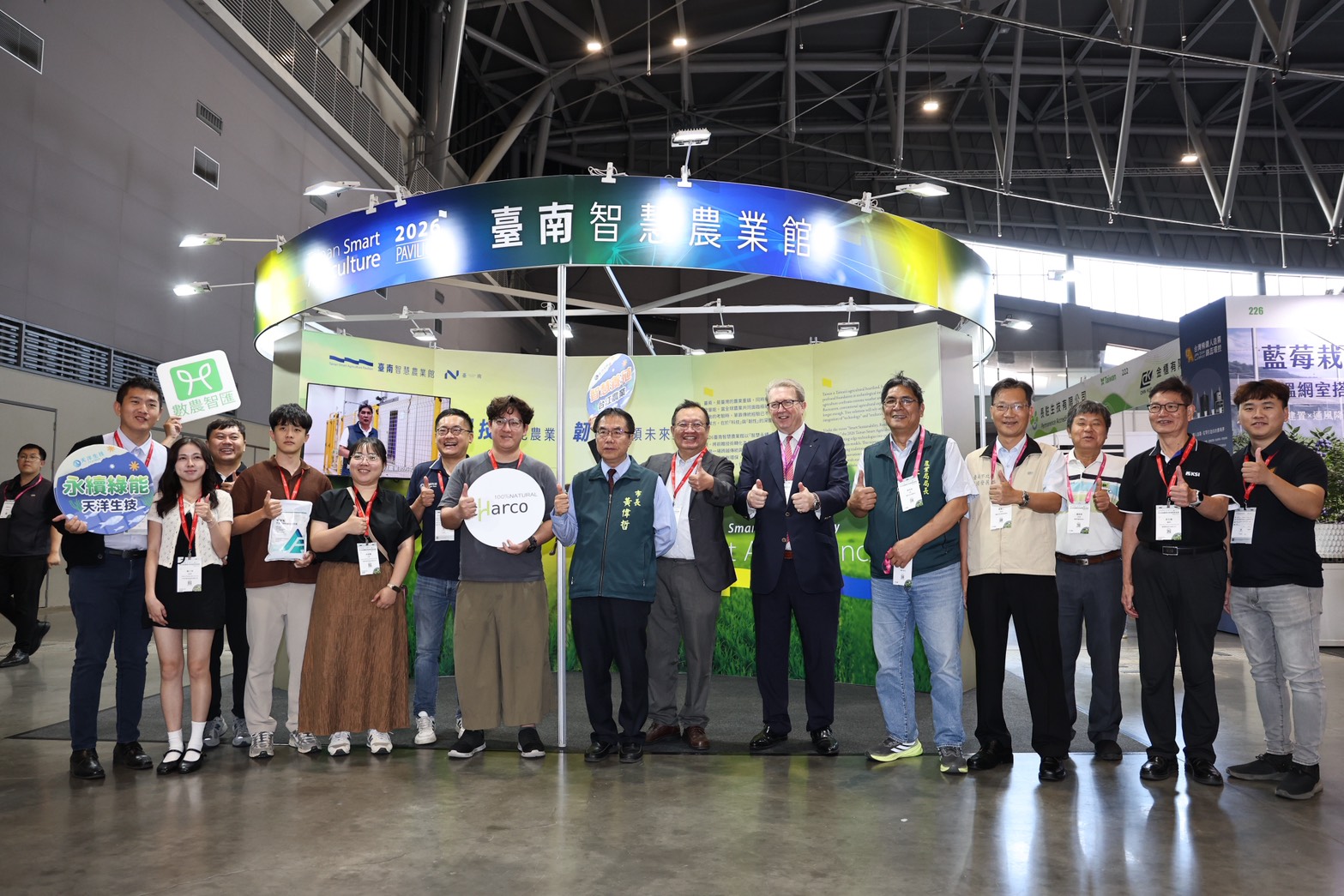 亞太農業技術展台南登場 黃偉哲現身智慧農業館與業者交流科技實力