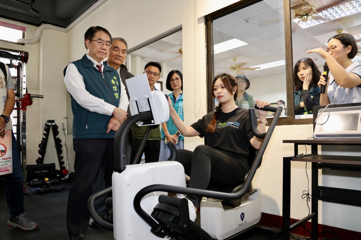 南市「健康共照雲」照護平台創新服務  黃偉哲邀市民加好友享服務