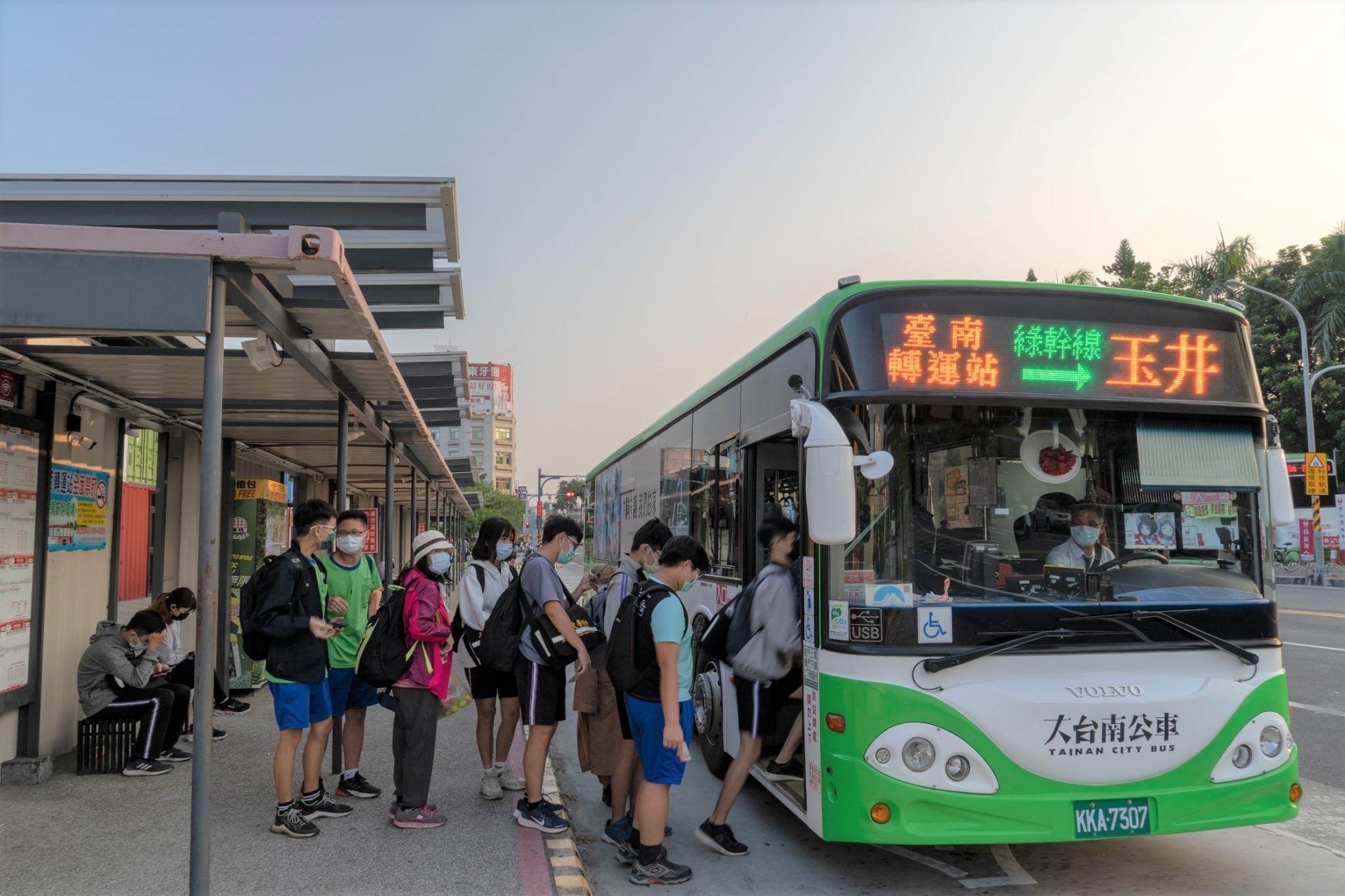 不怕過站不停！ 大台南公車「智慧等車」於紅、藍、綠幹支線上線服務