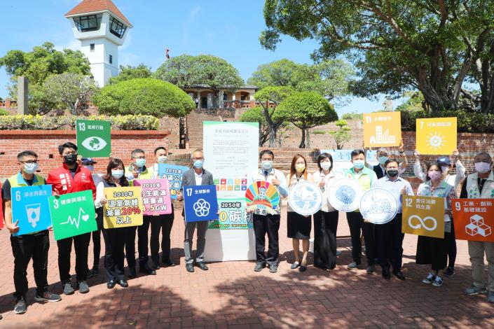 黃偉哲簽署氣候緊急宣言 承諾2030減碳、電巴、綠能新目標